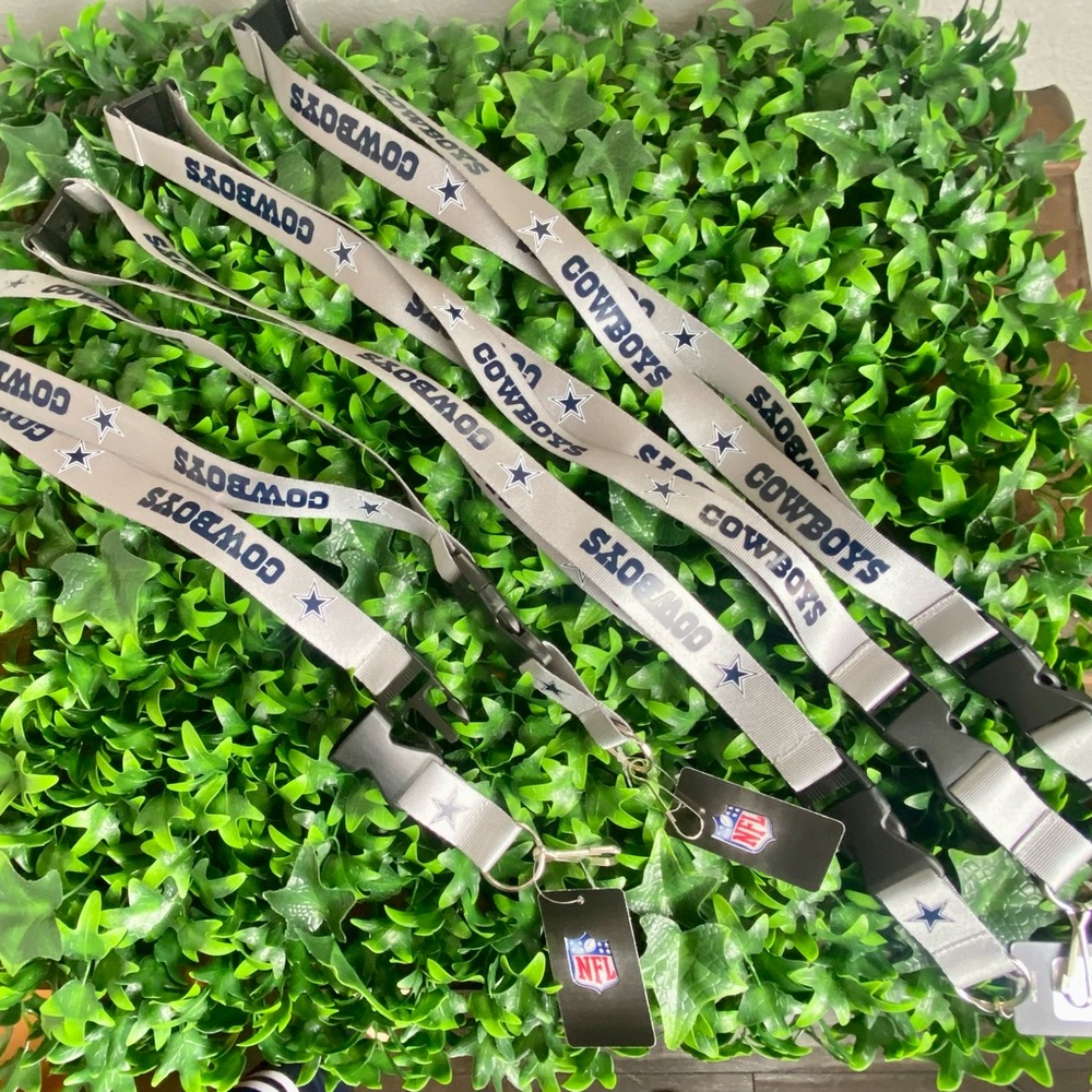 Dallas Cowboys Lanyard’s. Extra sturdy material. Detachable from around the neck